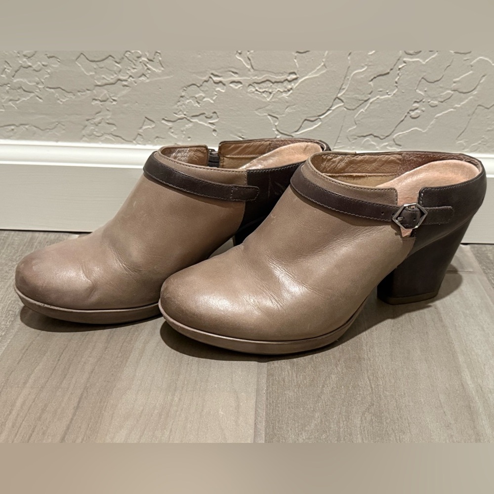 Dansko Brown Leather Women's Shoes